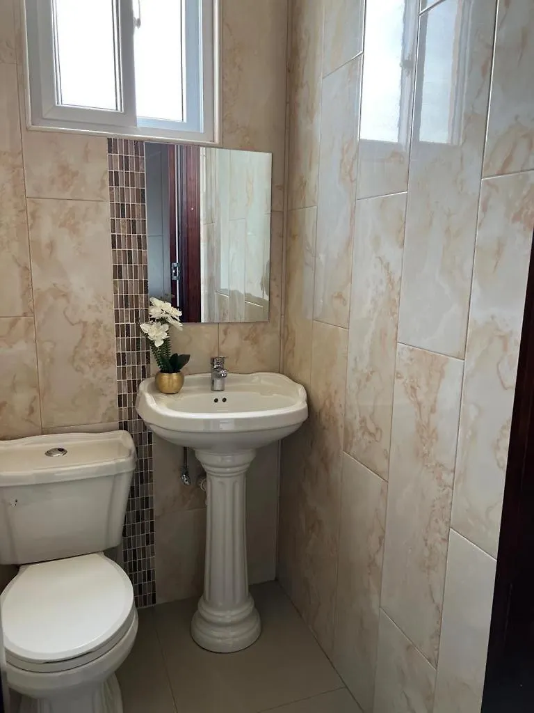 Metcalfe Luxury One Bedroom Suite Kingston