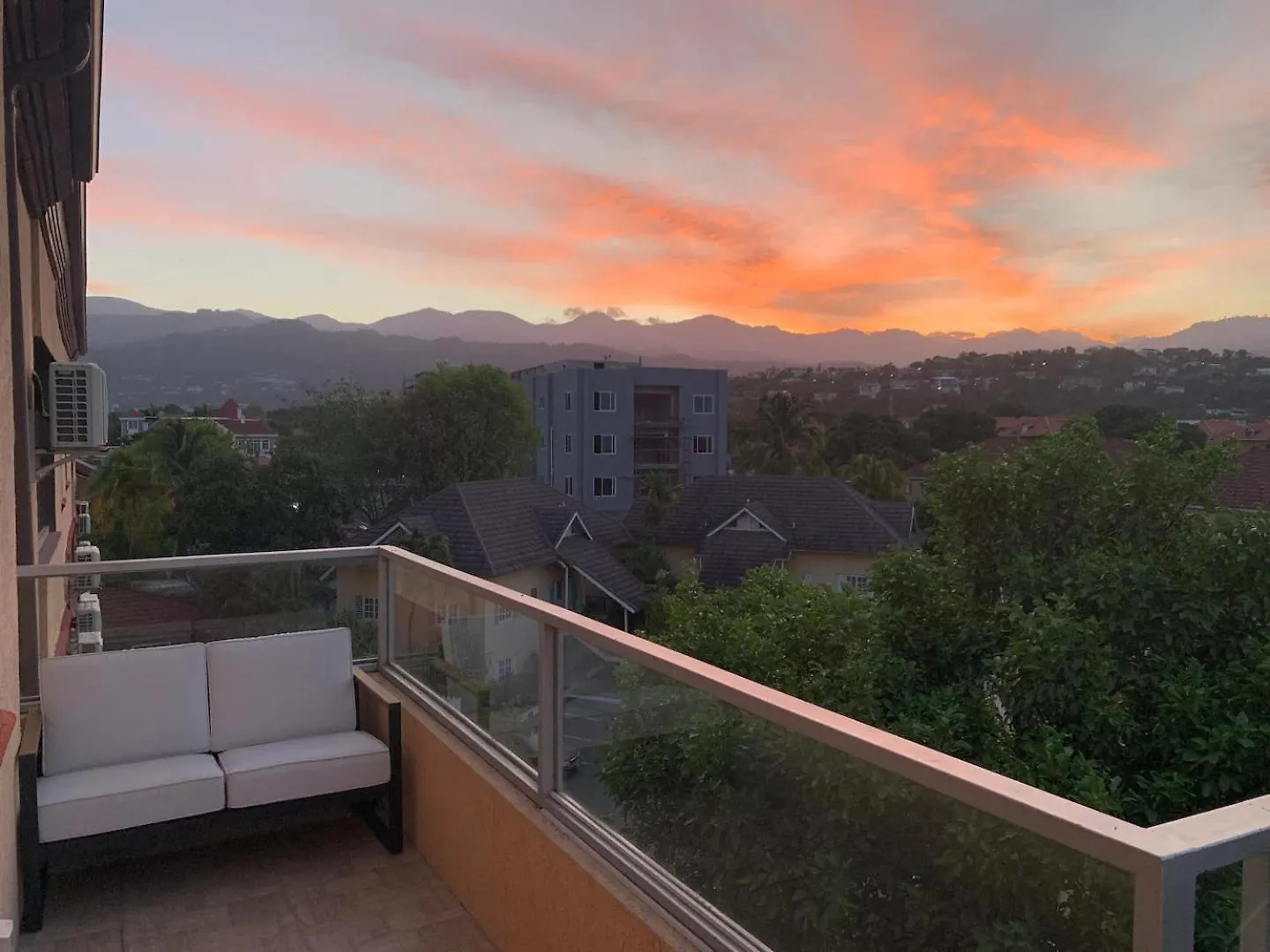 Apartment Metcalfe Luxury One Bedroom Suite Kingston