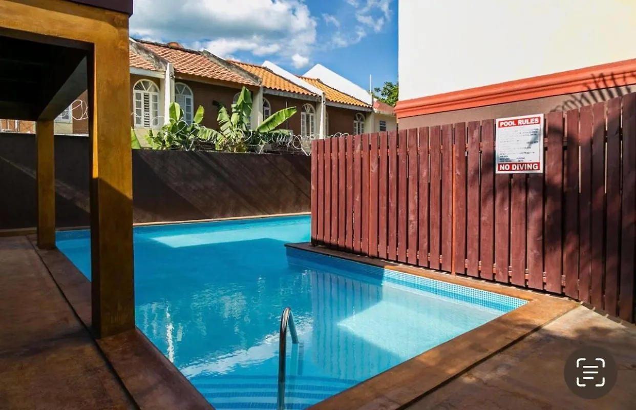 Metcalfe Luxury One Bedroom Suite Kingston